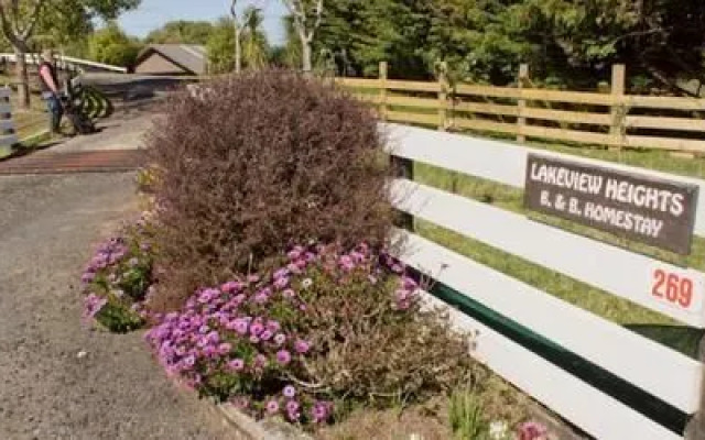 Lakeview Heights BB Farmstay