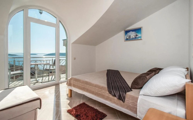Nice Home in Sevid With 6 Bedrooms, Wifi and Outdoor Swimming Pool
