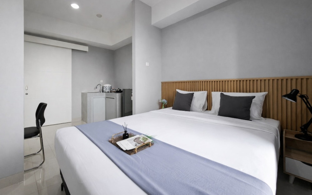 Restful Monochrome Studio At Apartment The Ayoma