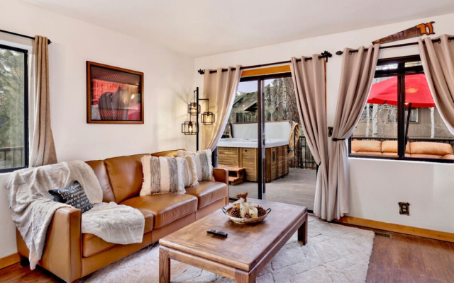 Inn Between Pines#1411