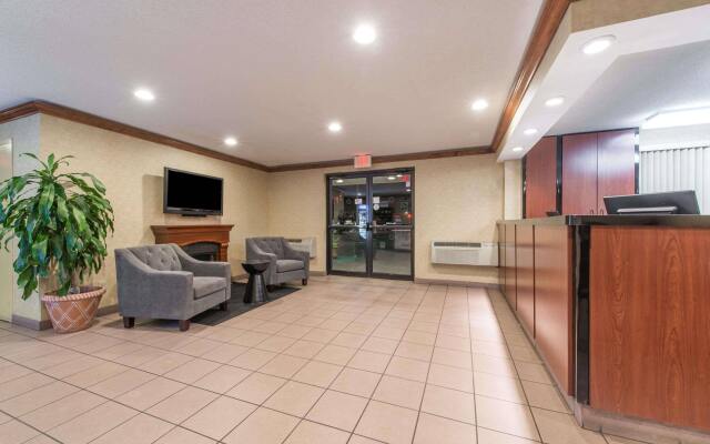 Отель Super 8 by Wyndham Niagara Falls NY США, Ниагара-Фолс - отзывы, цены и фото номеров - забронировать отель Super 8 by Wyndham Niagara Falls NY онлайн комната для гостей