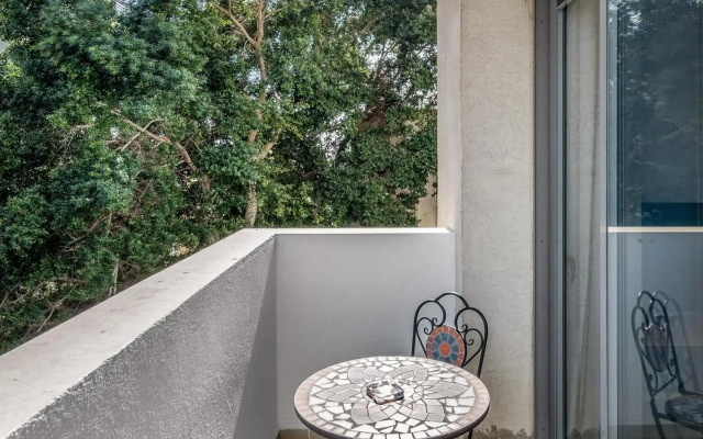 Ben Gurion Area - Modern 2 BDR with balcony