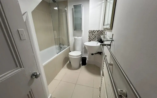 Fulham Tranquil 2BD King Bed Home w/ Parking & Gdn