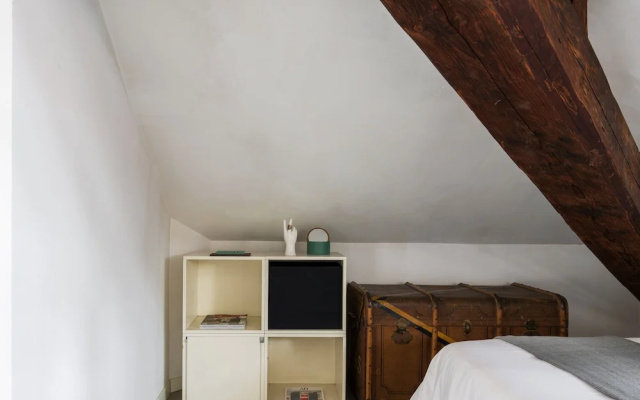 JOIVY Classic Top-Floor Studio By Park