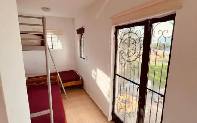 Small house 50 m from the beach