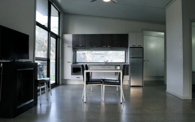 Ecocrackenback 19 'Sustainable, luxurious chalet close to the slopes.'