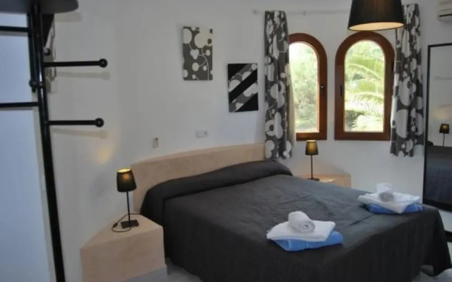 Villa - 5 Bedrooms with Pool and WiFi - 103974