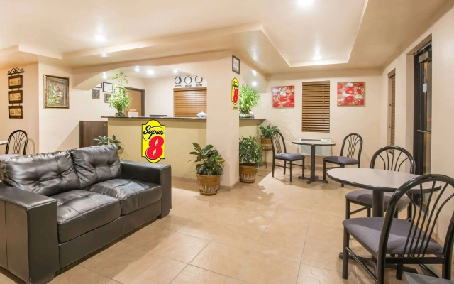 Super 8 by Wyndham Colby