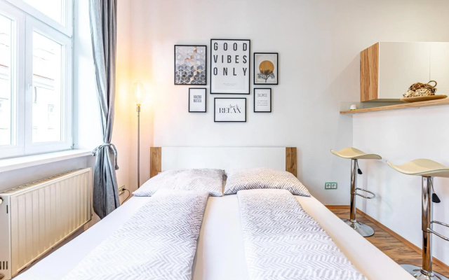 COZY + TRENDY by JR City Apartments