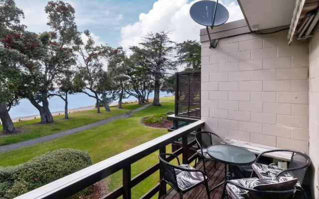 Sunny Sea Views - Snells Beach Holiday Home