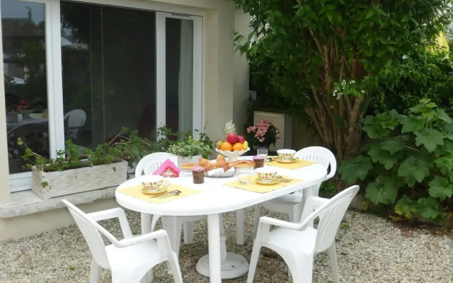 Holiday Home in Arromanches by Sandy Beach