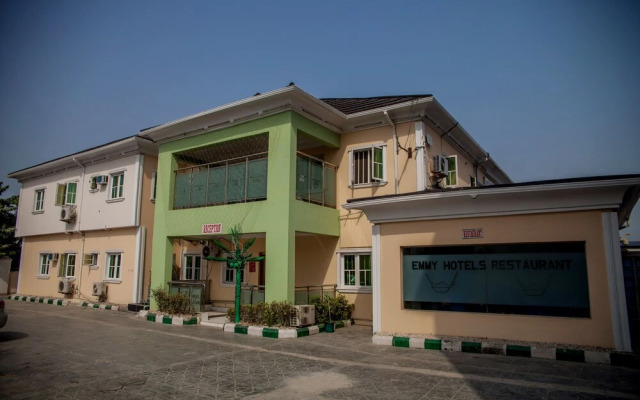 Emmy Hotel And Suites