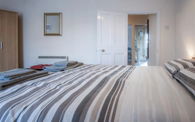 Dragons Den - 2 Bedroom Apartment - Tenby