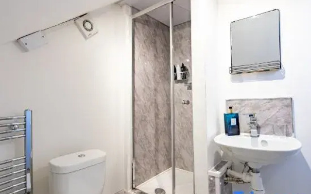 Contractor friendly 6 bed all en suite house
