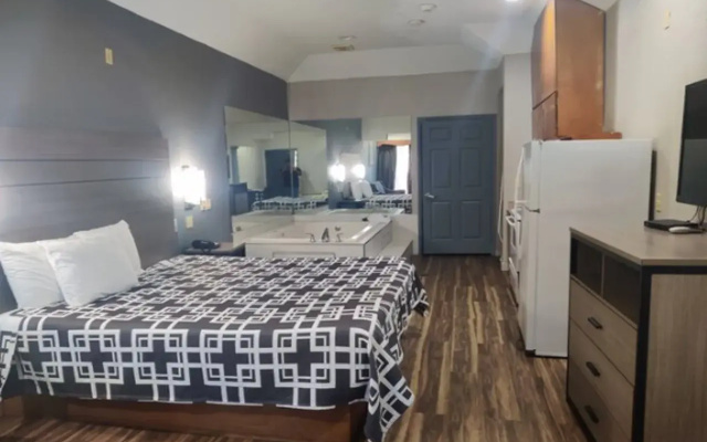 Regency Inn & Suites By Capital O Houston IAH Airport