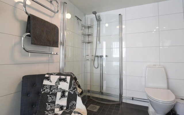 Amazing Home in Hjo With 3 Bedrooms and Wifi