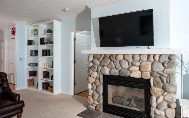 Whale Crossing 2 Bedroom Condo