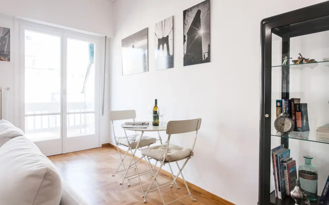 Chill like a local in Condo near historical sites!