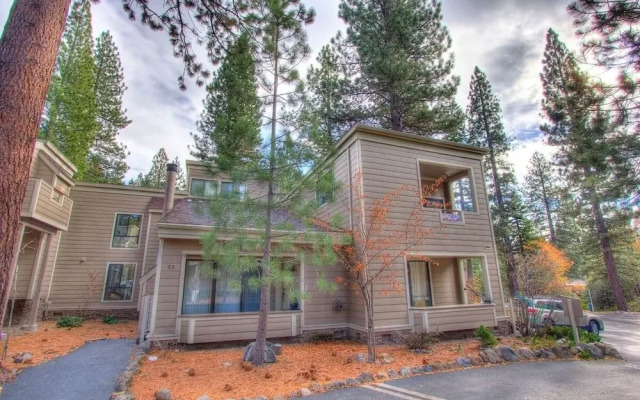 Tall Pines Retreat 4 Bedroom Condo by RedAwning