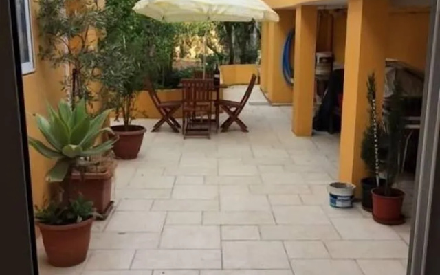 Central villa apartment pool & parking