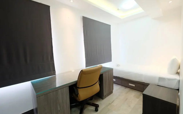 Spacious Apartment at Green Bay Pluit