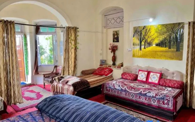 Prashant Homestay Nainital: Orchard