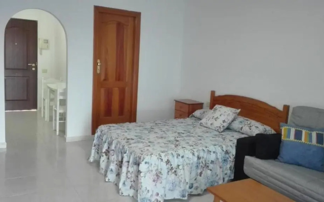 Studio Apartment with Sea View And Pool