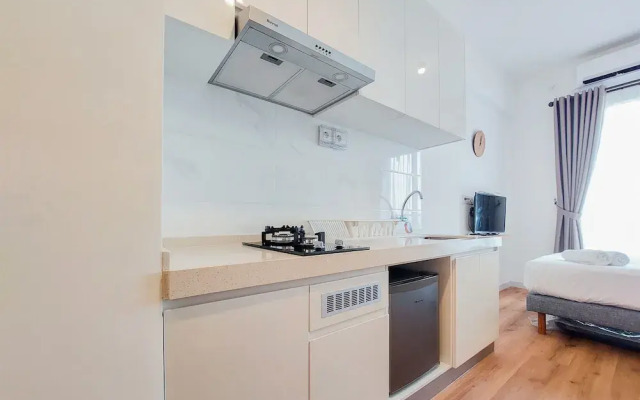 Warm And Simply Studio Apartment At Sky House Bsd
