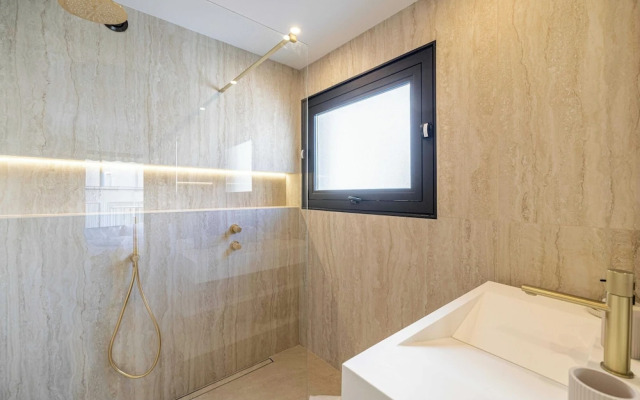 Renovated Prestige 3P Luxe Apt, Terrace & Parking
