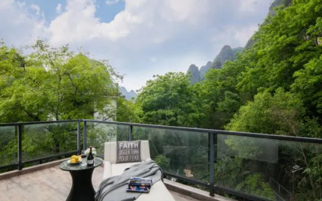 Guiyin Hotel (Yangshuo Songcheng Qiangu Scenery Area)