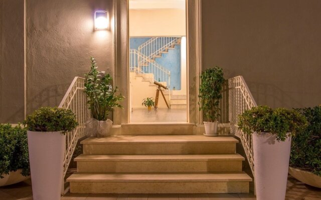 Отель La Villa Del Mare вид на фасад