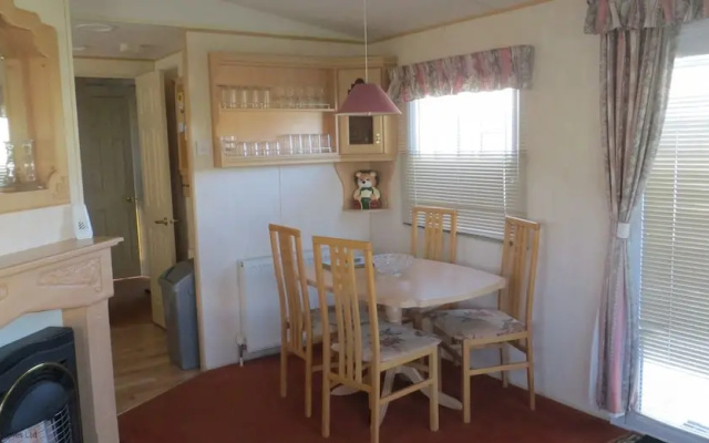 Tinys Place