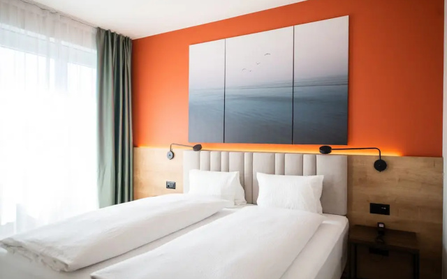 Ascona Lodge, Pool & Garden Retreat