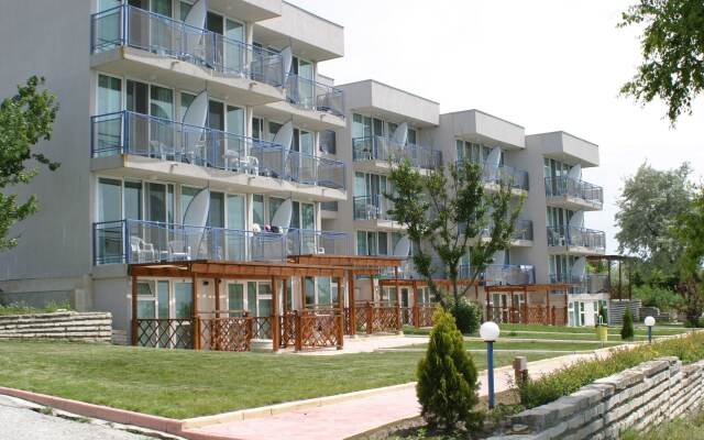 Апартаменты White Lagoon Beach Apartment Балчик вид на фасад