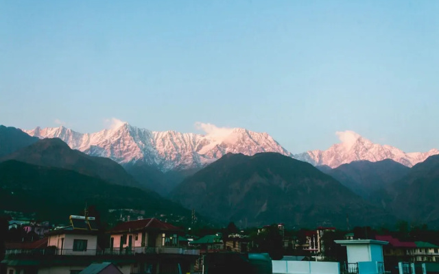 OYO 13385 Home Peaceful 1BHK Dharamshala