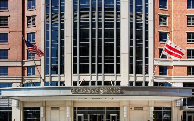 Отель Embassy Suites Washington D.C. - Convention Center США, Вашингтон - отзывы, цены и фото номеров - забронировать отель Embassy Suites Washington D.C. - Convention Center онлайн вид на фасад