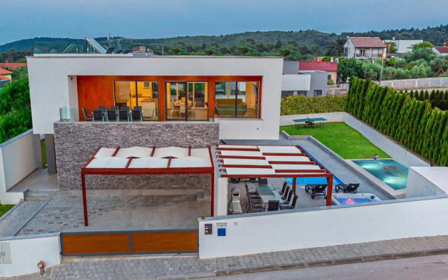 Leon's Holiday Homes Villa 3