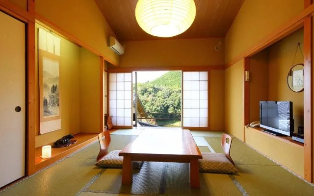 Tenjuku no Mori Keigetsu