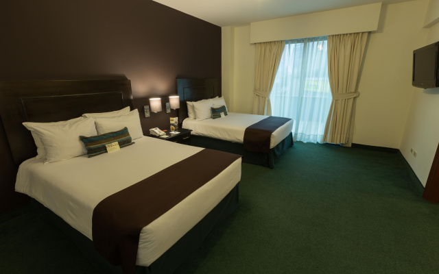 El Polo Hotel & Suites