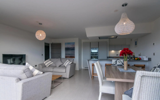 Apartment 3 Waterstone House - Sea Front Apartment Hot Tub