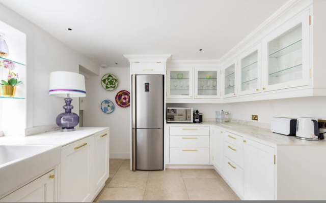 The Impressionist s Fireplace 4 BR Home in Chelsea