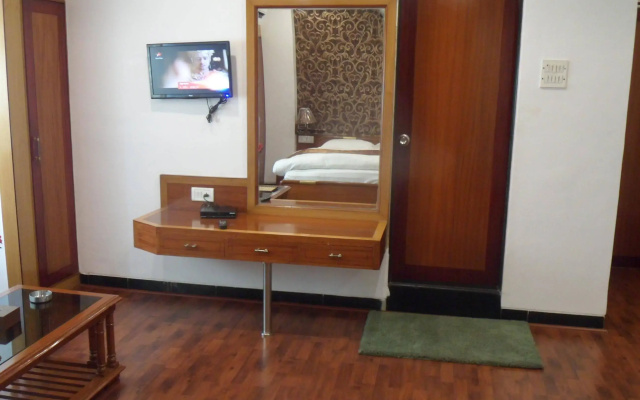 Fabhotel Silver Inn Ii
