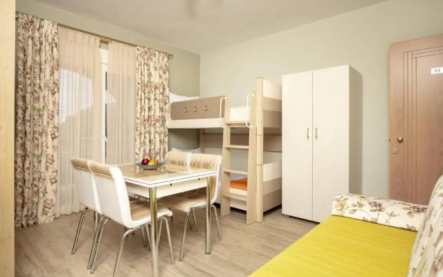 Stratos Deluxe Apartments