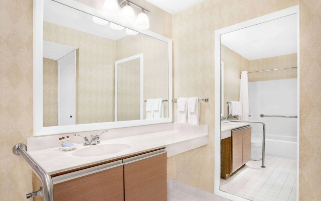 Hawthorn Extended Stay by Wyndham Green Bay