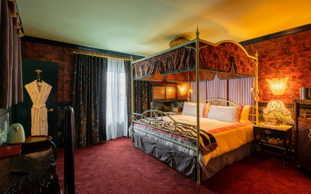 The Lafayette Hotel, Swim Club & Bungalows