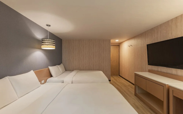 Kindness Hotel Tainan Chihkan Tower