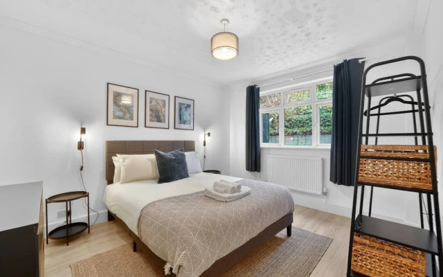 Madeira 2BR Garden Retreat in Bromley With Street Parking