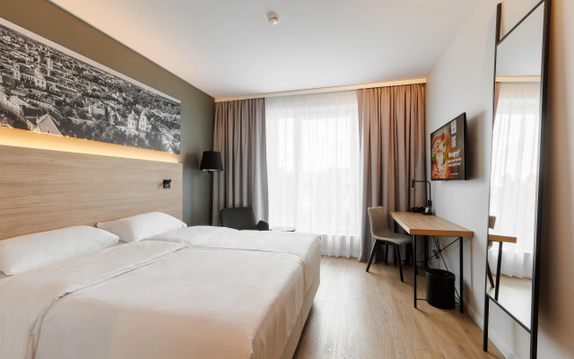 Отель Park Inn by Radisson Vilnius Airport Hotel & Conference Centre