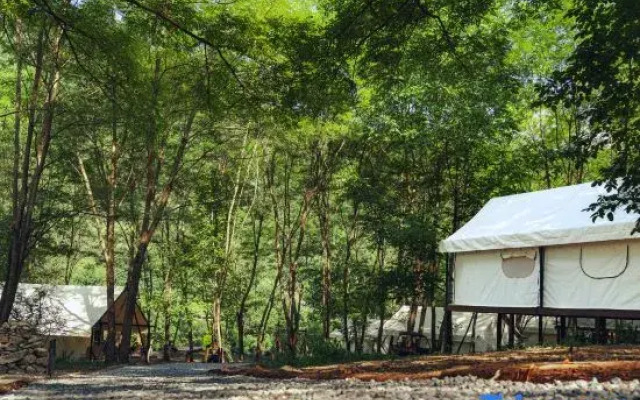 Qiongqia Firefly Forest Camping Hotel