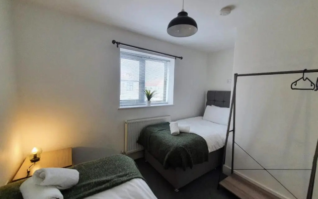Elm Apartment by Cliftonvalley Apartments